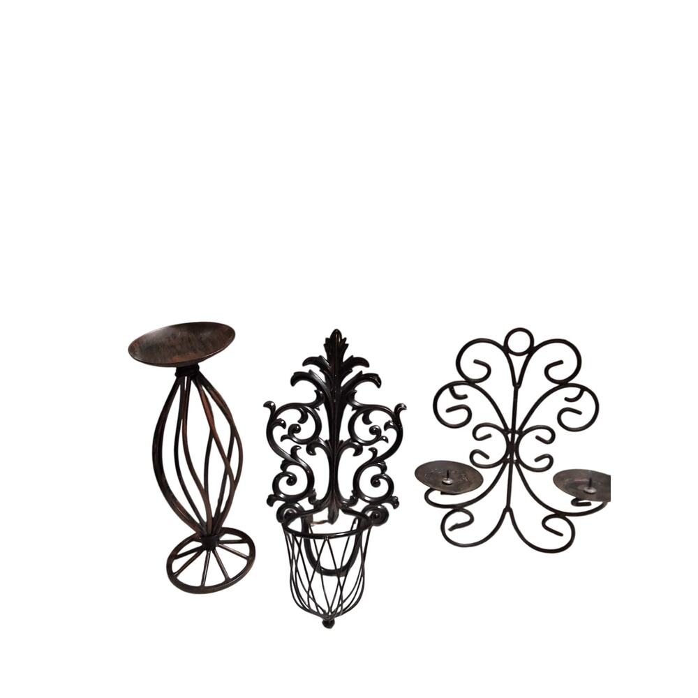 MIXED LOT OF CANDLE HOLDERS.